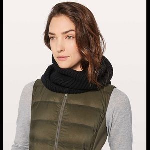 lululemon wool be cozy snood